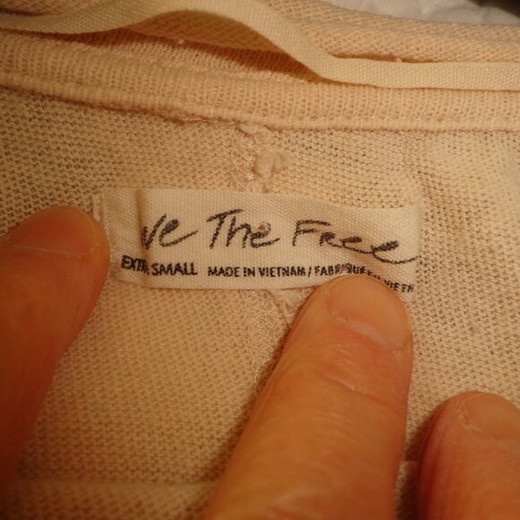 NWOT WE THE FREE Striped Puffy Long Sleeve T-Shirt XS Blues/Natural Raw Edges - Picture 3 of 15